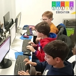 Niños programando